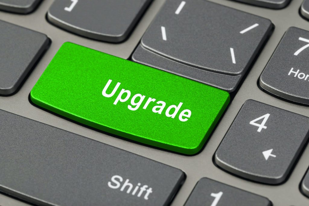 Upgrade or Wait? Windows 11 Reviews, Bugs, Helpful Features